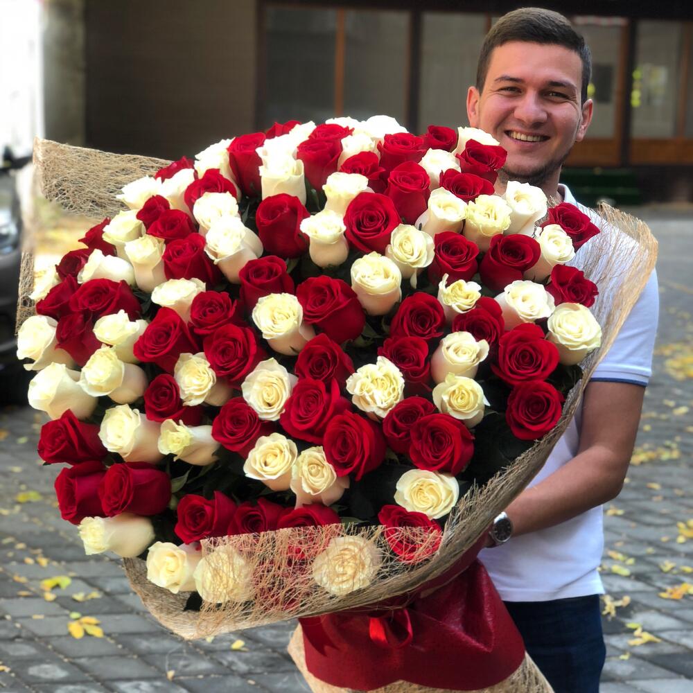 101 бело – красная роза