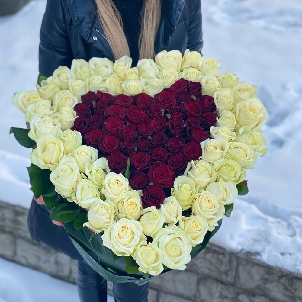 Сердце из 89 роз