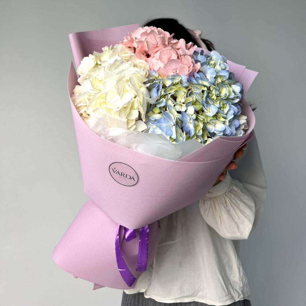 Роскошный букет из гортензий