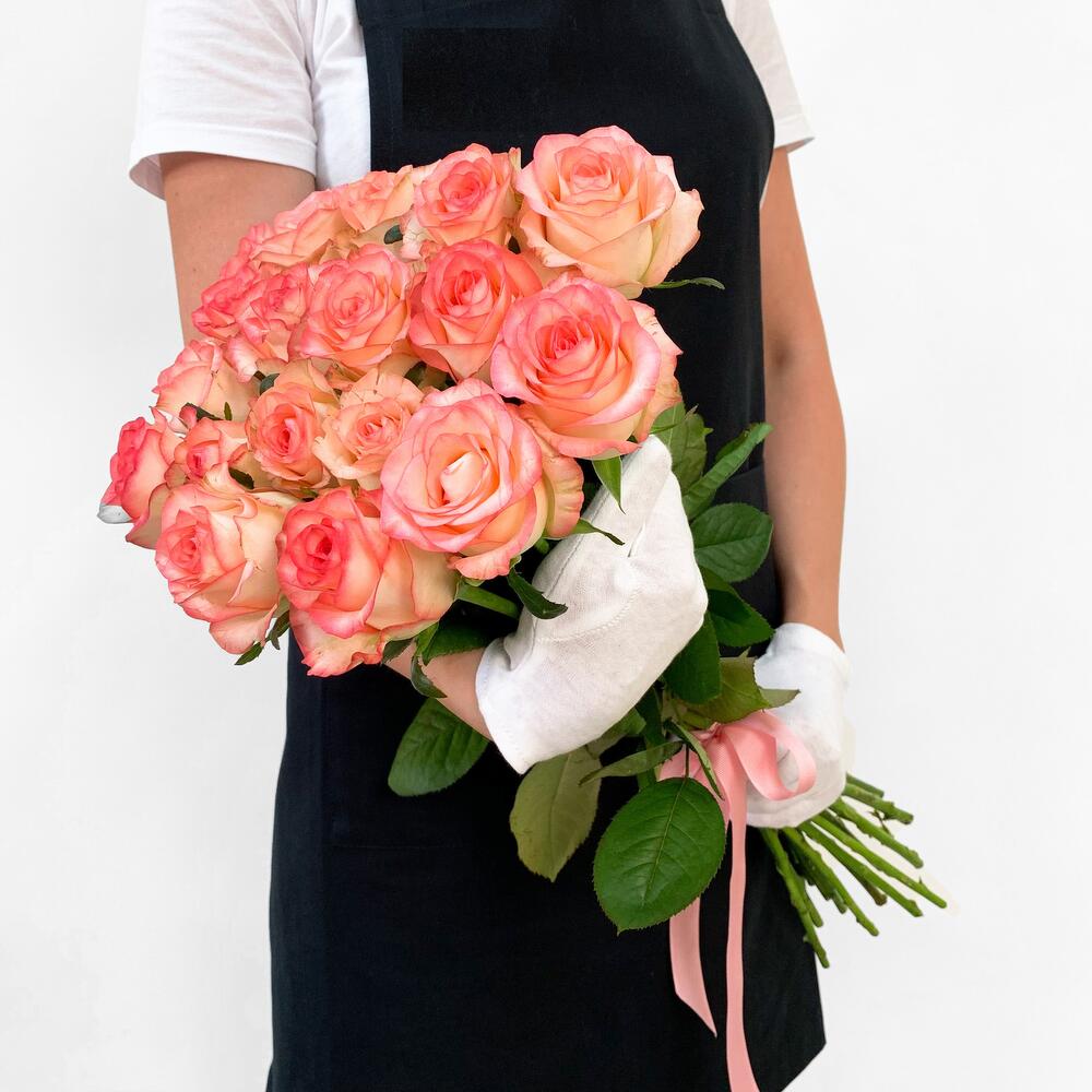 19 бело розовых роз Джумилия Киев